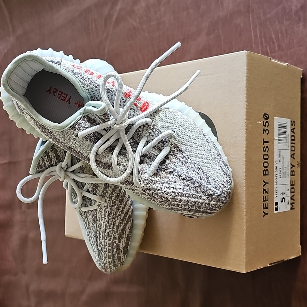 Adidas Yeezy Boost 350 V2 Box - Blue Tint Sz (M 5.5) (W 7) Barely Worn With Box